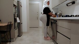 my big ass stepmom wanted to lick my dick.